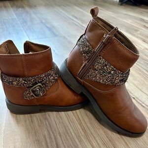 Girls boots